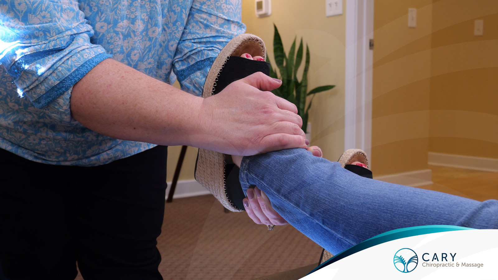 Dr. Michelle Elliott does a chiro adjustment